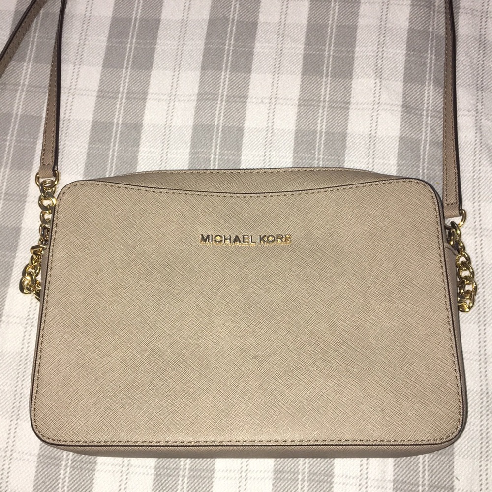 Michael Kors crossbody purse - Picture 1 of 6